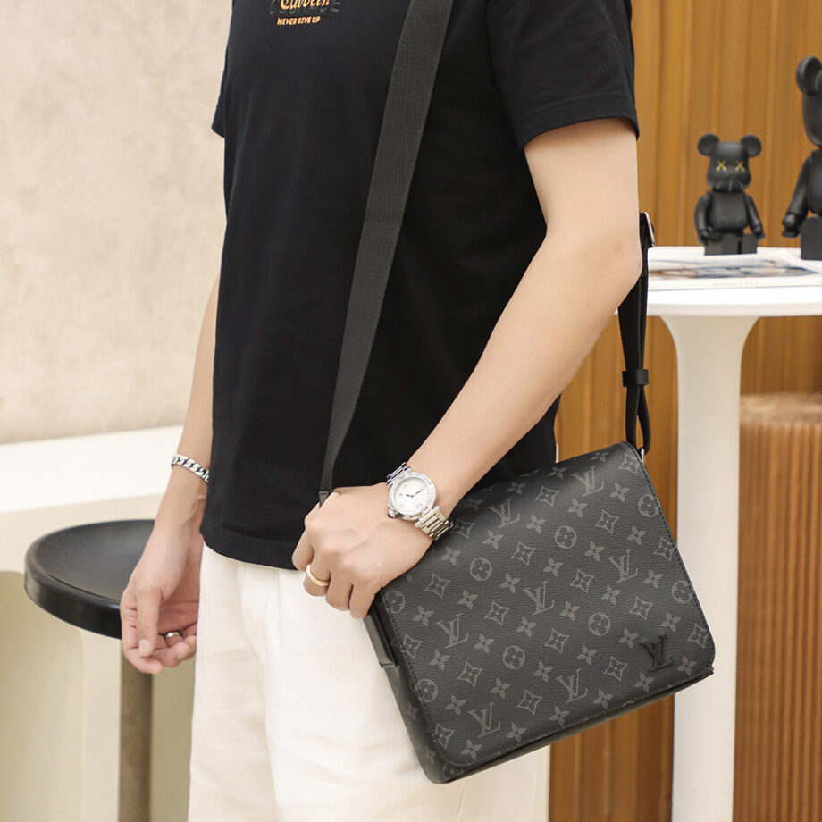 Louis Vuitton M46255 District Pm