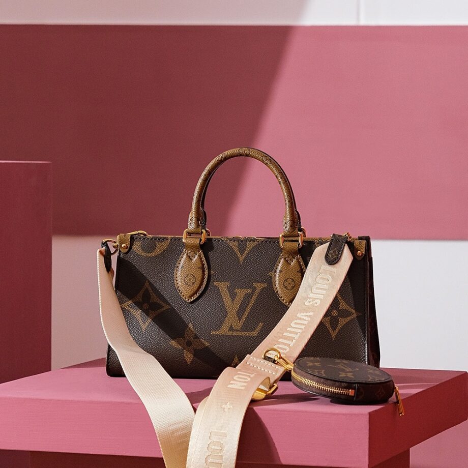 Louis Vuitton M46653 Onthego East West