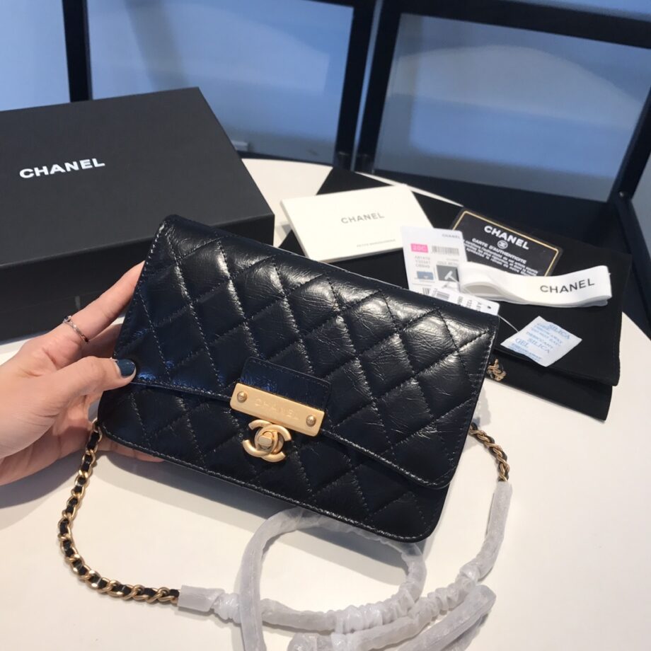 Chanel Oil Wax Cowhide Vintage Hardware Wallet On Chain