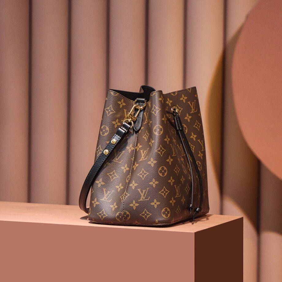 Louis Vuitton M44020 Black NéOnoé Bucket Bag