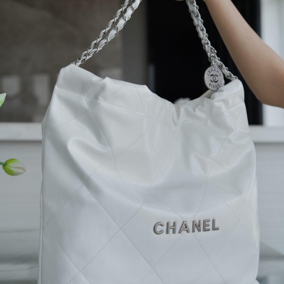 Chanel AS3261 Medium White Shiny Calfskin & Silver-Tone Metal Chanel 22 Handbag