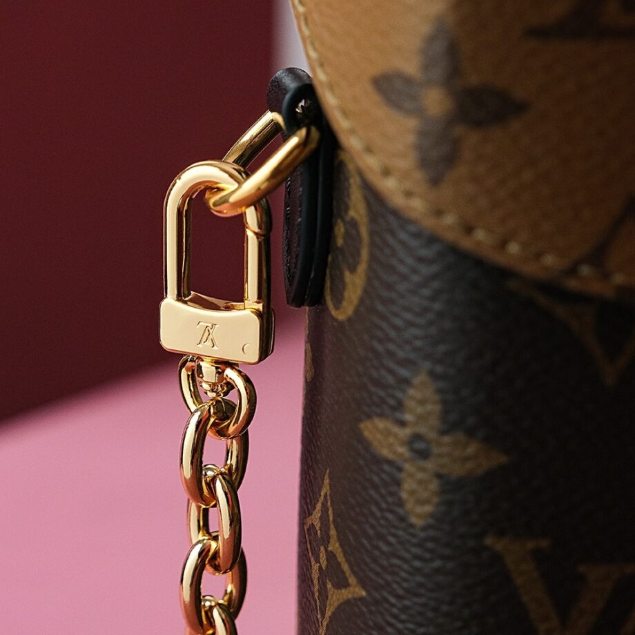 Louis Vuitton M82465 Camera Box