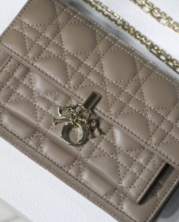 dior m7001l chain bag flap bag