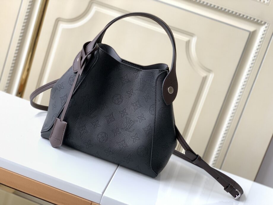 louis vuitton m54359 black hina small handbag