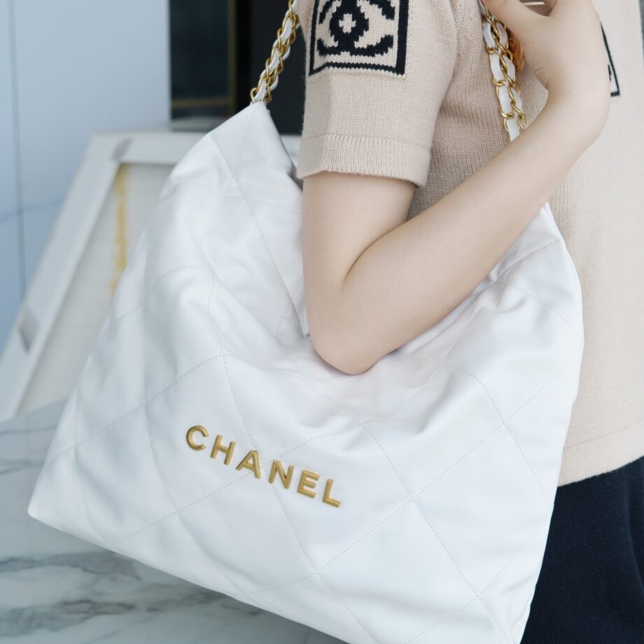 Chanel AS3261 Medium White Shiny Calfskin &Gold-Tone Metal Chanel 22 Handbag