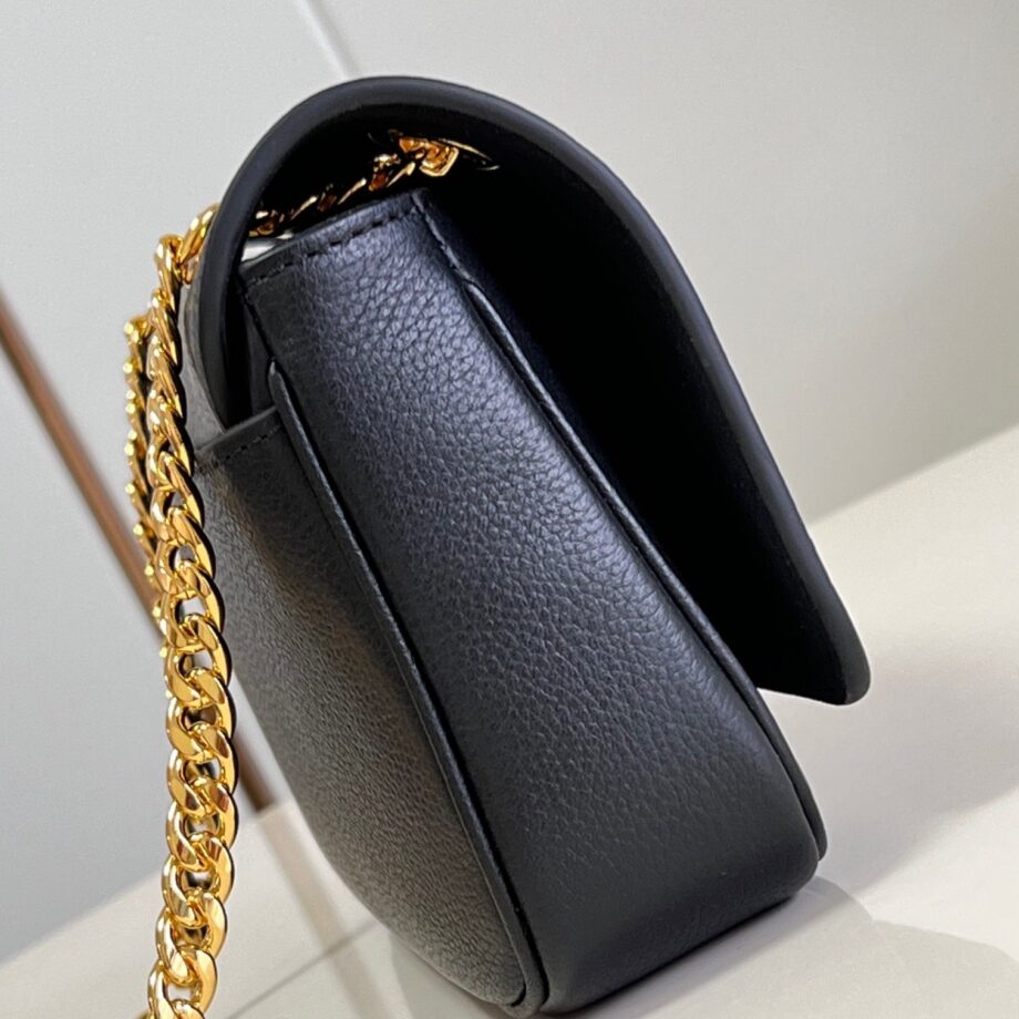 Louis Vuitton M22303 Lockme Chain East West Bag