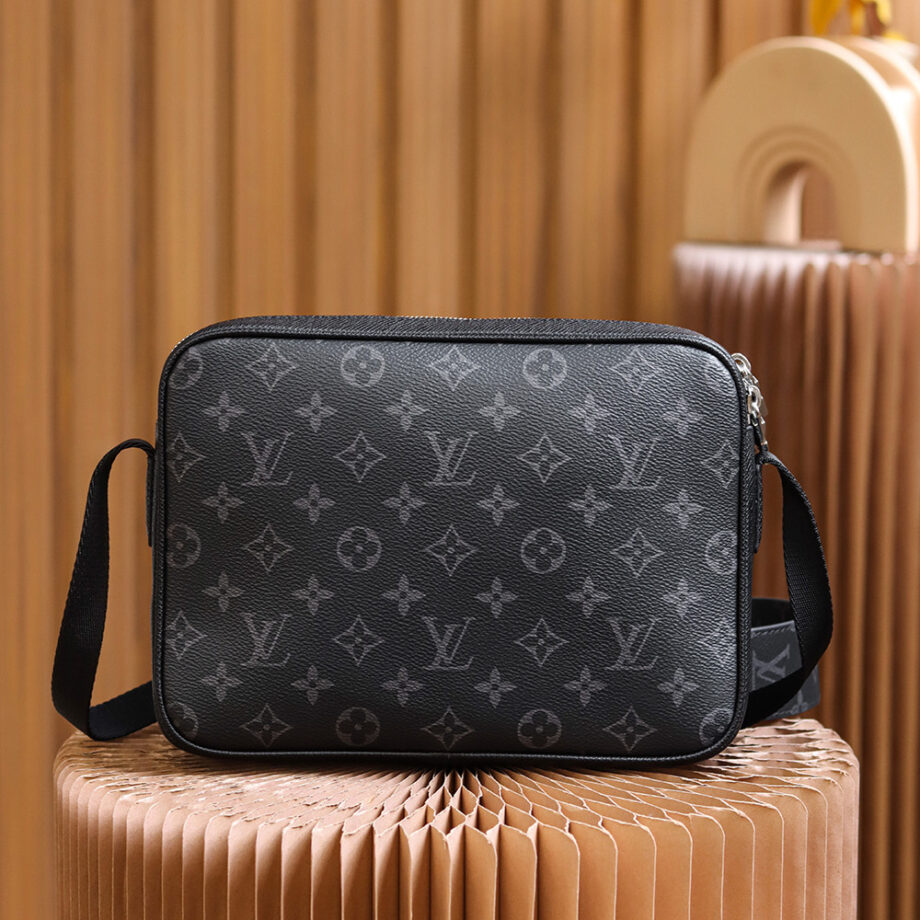 Louis Vuitton M30233 Outdoor Messenger