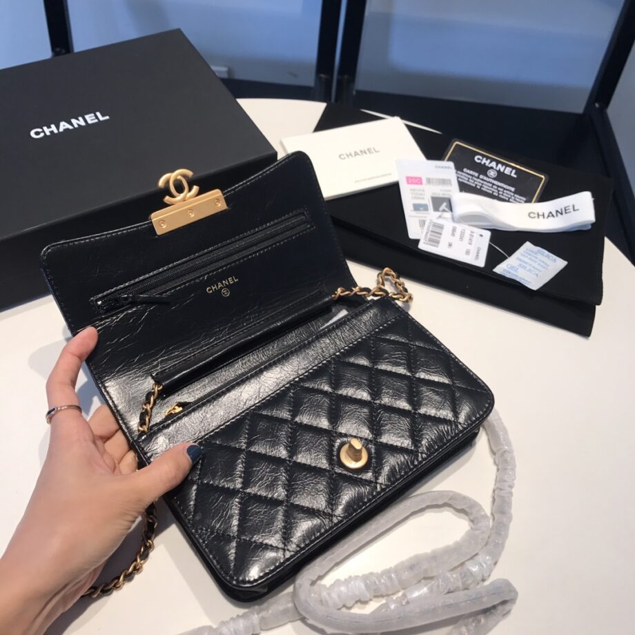 Chanel Oil Wax Cowhide Vintage Hardware Wallet On Chain