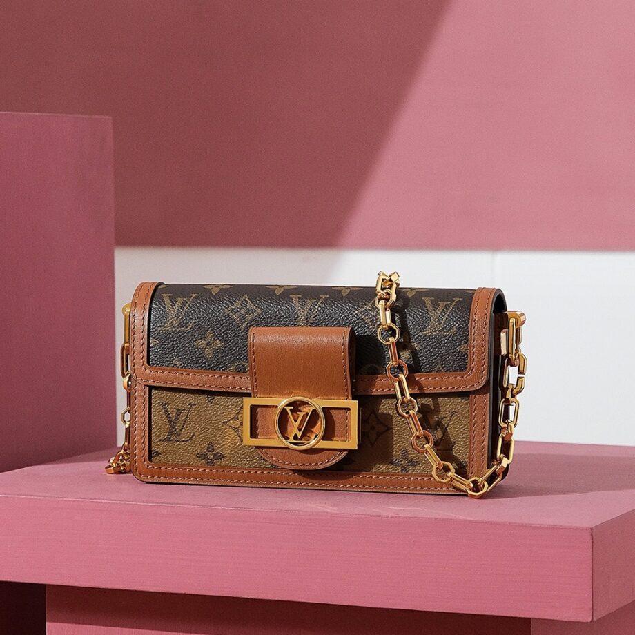 Louis Vuitton M46757 Dauphine East West