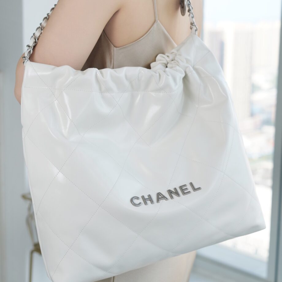 Chanel AS3261 Medium White Shiny Calfskin & Silver-Tone Metal Chanel 22 Handbag