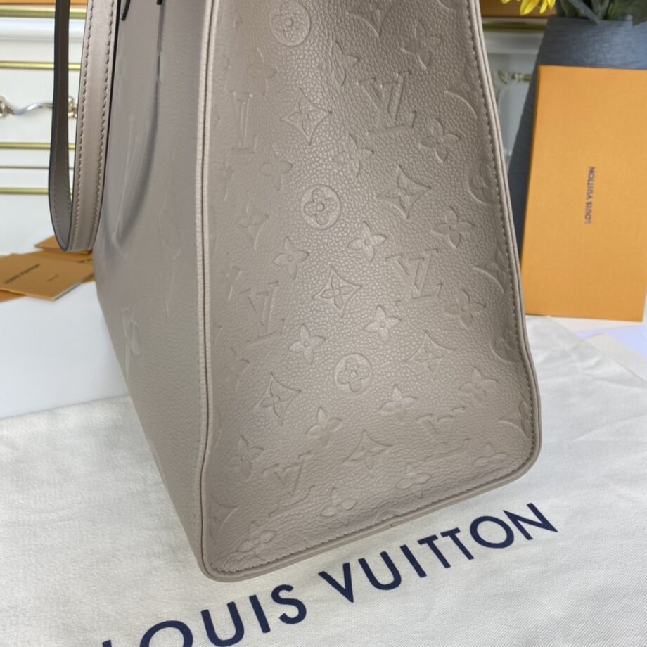 Louis Vuitton M44933 Gray Onthego Gm Handbag