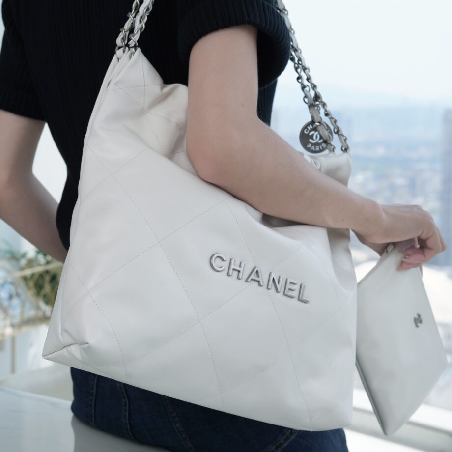 Chanel AS3260 Small White Shiny Calfskin & Silver-Tone Metal Chanel 22 Small Handbag