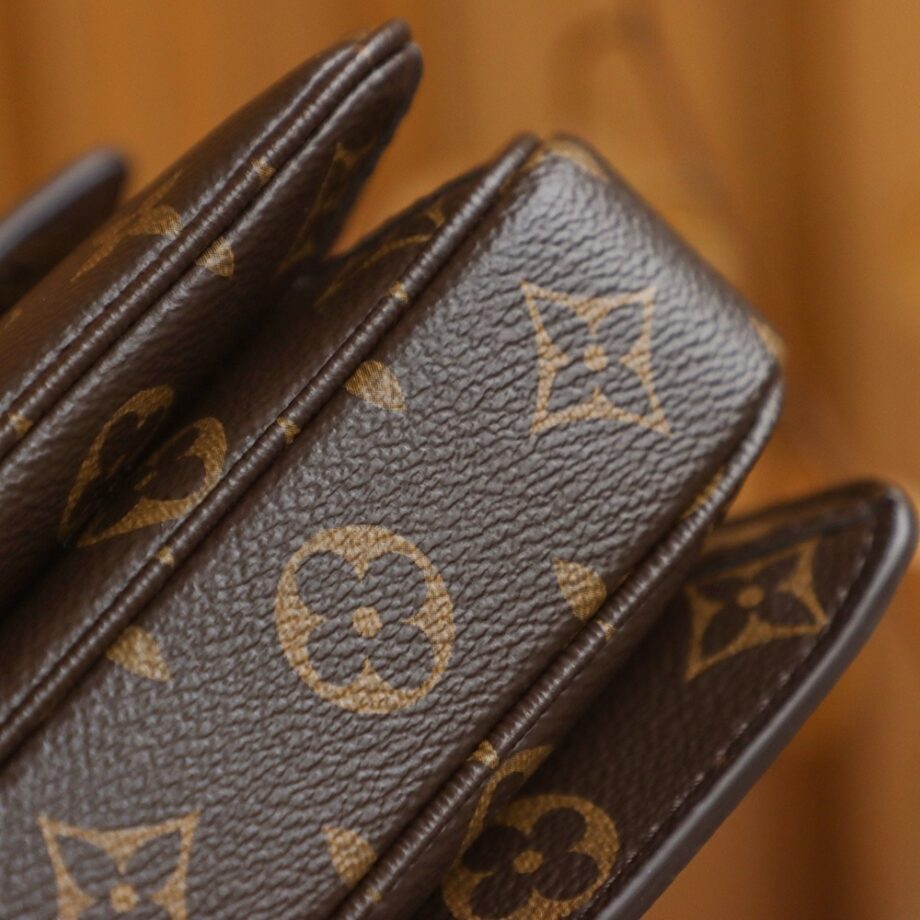 Louis Vuitton M46279 Pochette MéTis East West Bag