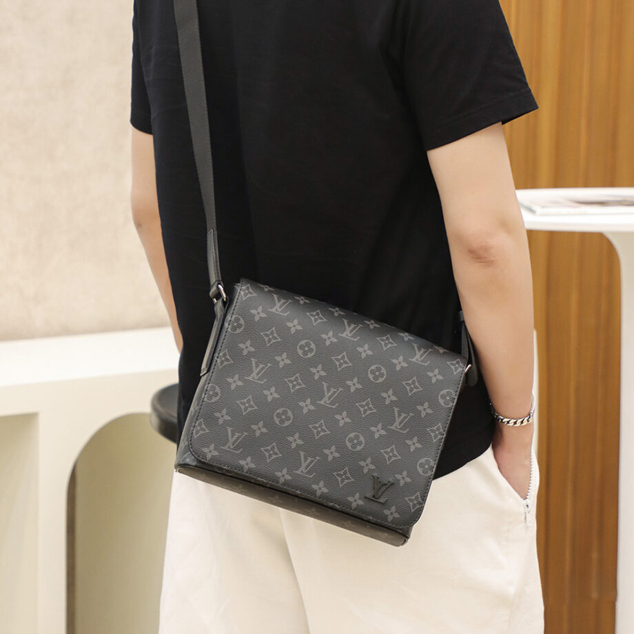 Louis Vuitton M46255 District Pm