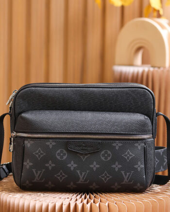 Louis Vuitton M30233 Outdoor Messenger