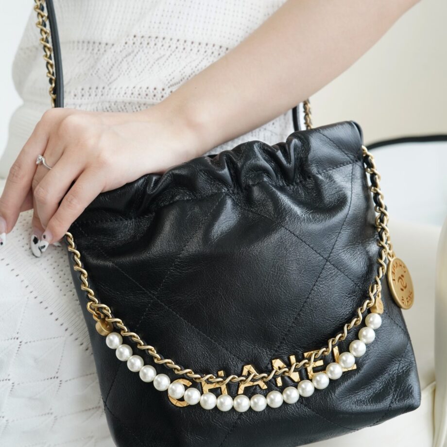 Chanel 23S Black Mini French Haas Calf Leather Pearl Chain Clause Chanel 22 Mini Handbag