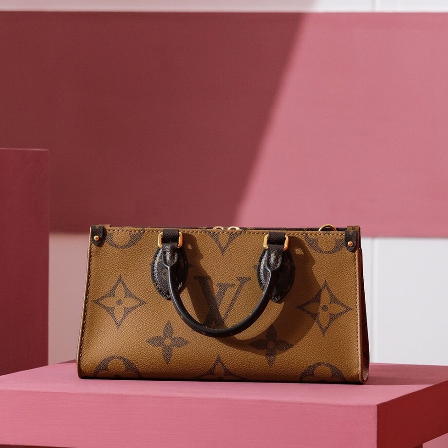 Louis Vuitton M46653 Onthego East West