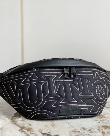 louis vuitton black discovery waist bag