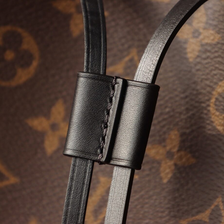 Louis Vuitton M44020 Black NéOnoé Bucket Bag