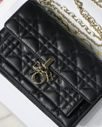 dior m7001l chain bag flap bag