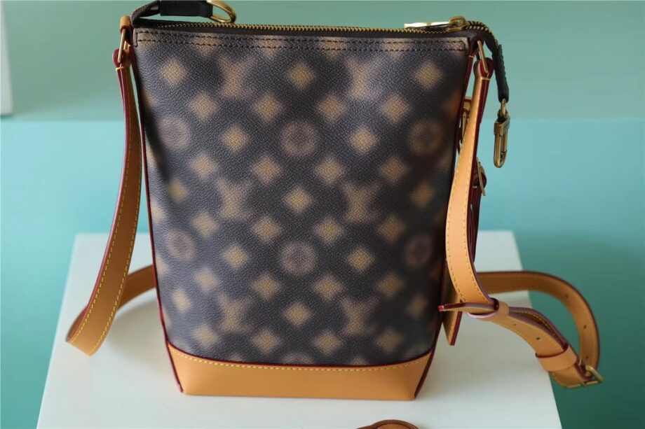 louis vuitton m46241duffle handbag