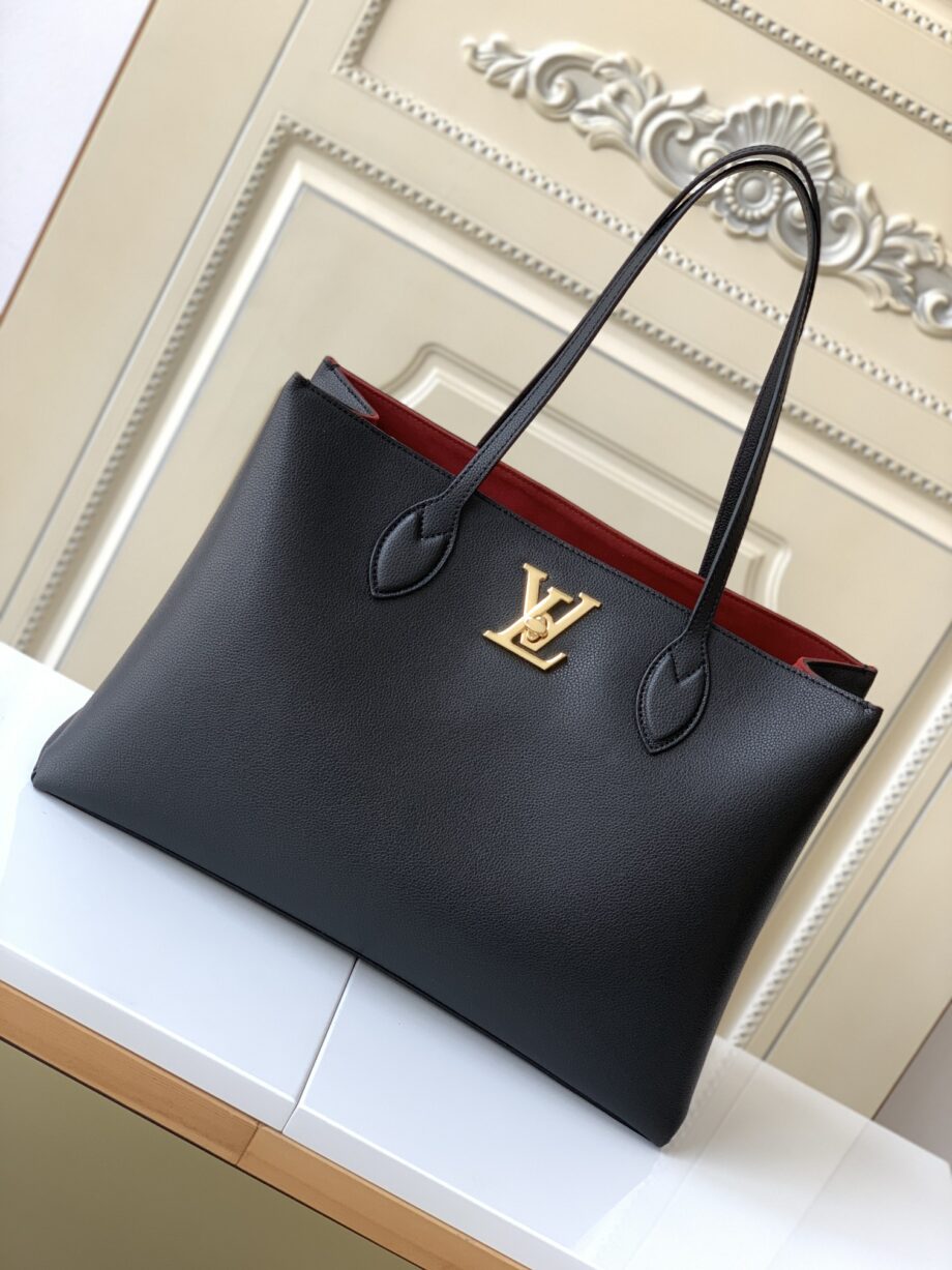 louis vuitton m58927 black spring/summer-lockme handbag